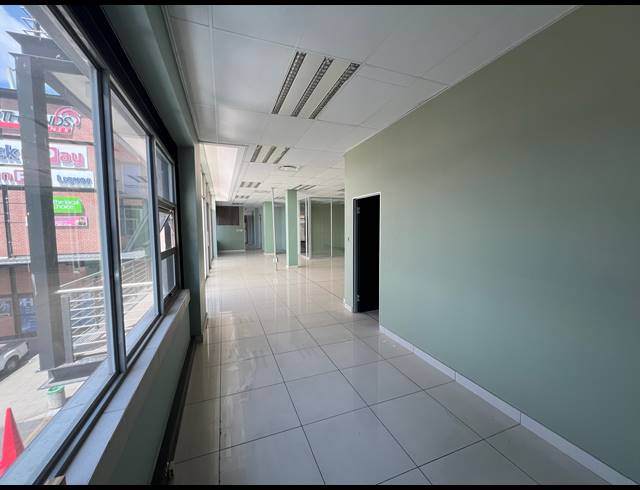221M² RETAIL TO LET IN KYA SANDS